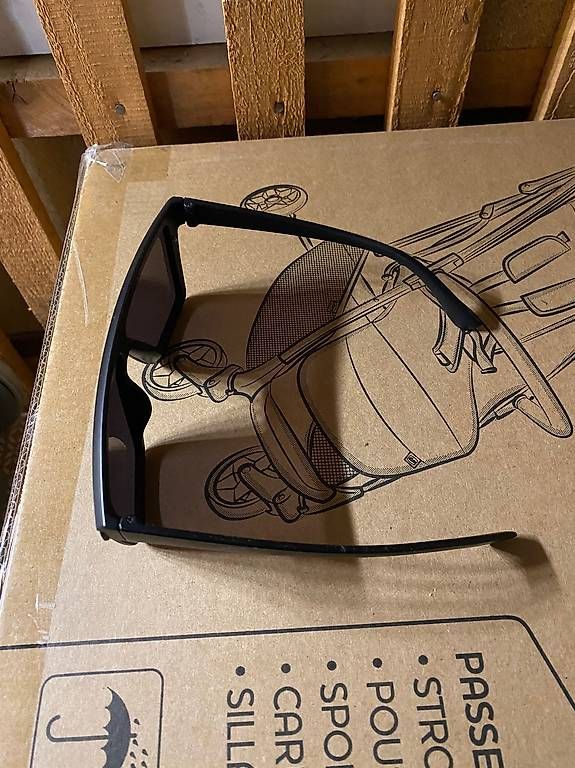 Lunettes & Verres: Moderne Sonnenbrille – D'occasion à Pratteln par davidjg78 1