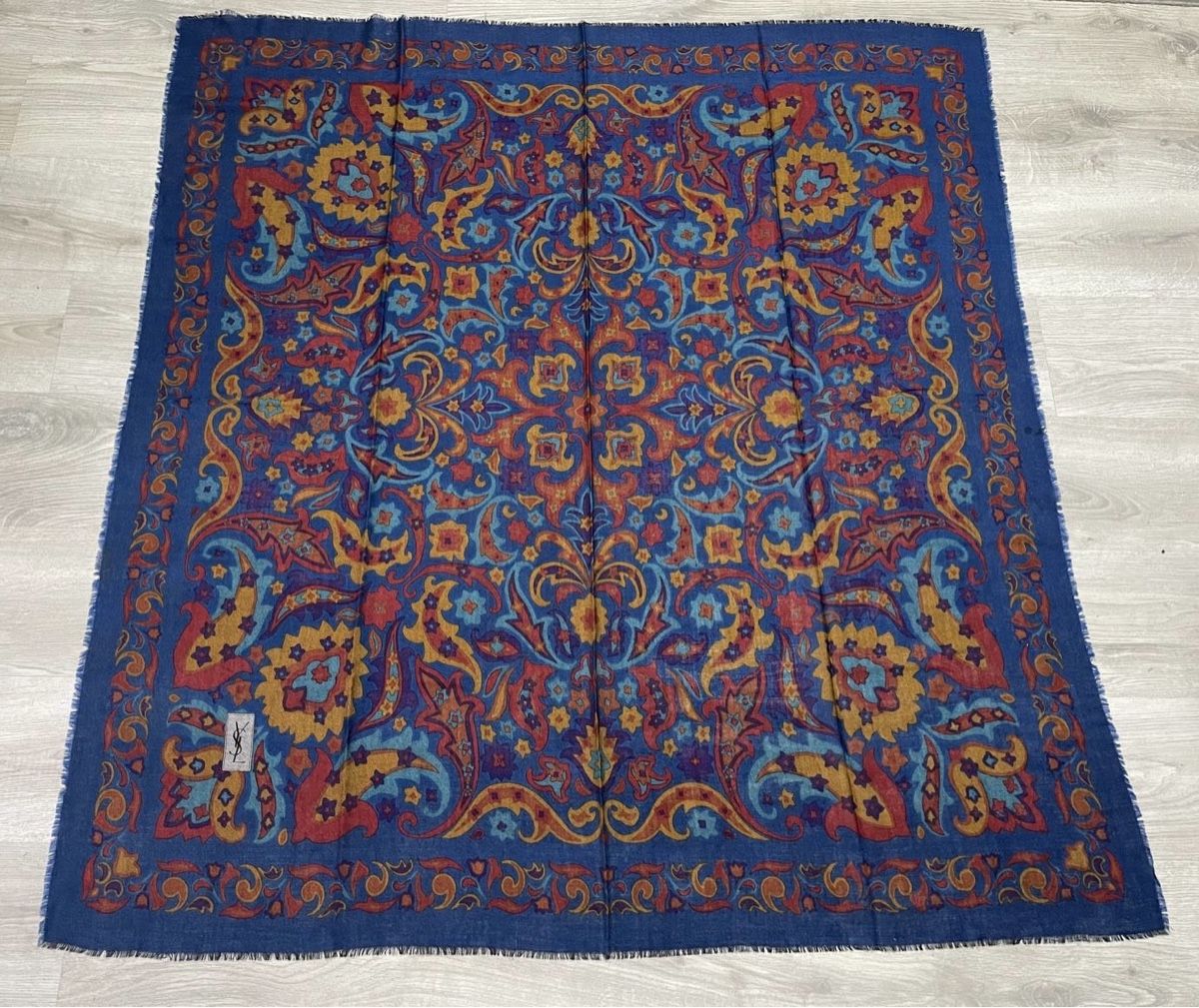 Saint Laurent Foulard & Sciarpe: Foulard Yves saint Laurent – Usato da Montreux venduto da Perledor 2