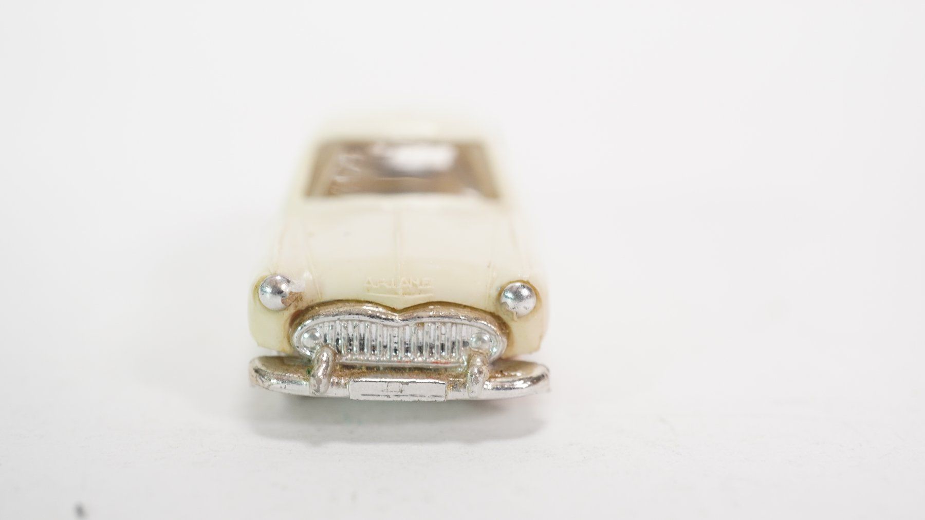 Norev Modellini d'auto: c1 Norev 1:87 Simca Ariane beige – Usato da Uetendorf venduto da tigermuegi 2