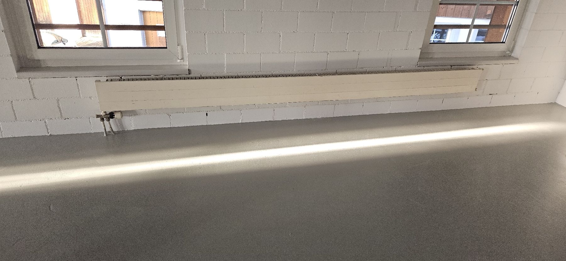 Radiatori: 3x Heizkörper Radiator 300cm Komplett – Usato da Nürensdorf venduto da salibeer 4