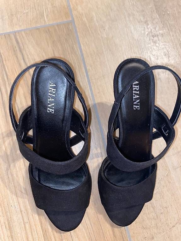Damenschuhe: schwarze getragene Sandalen Gr. 38 – Gebraucht aus Hausen AG von corinne_g 1