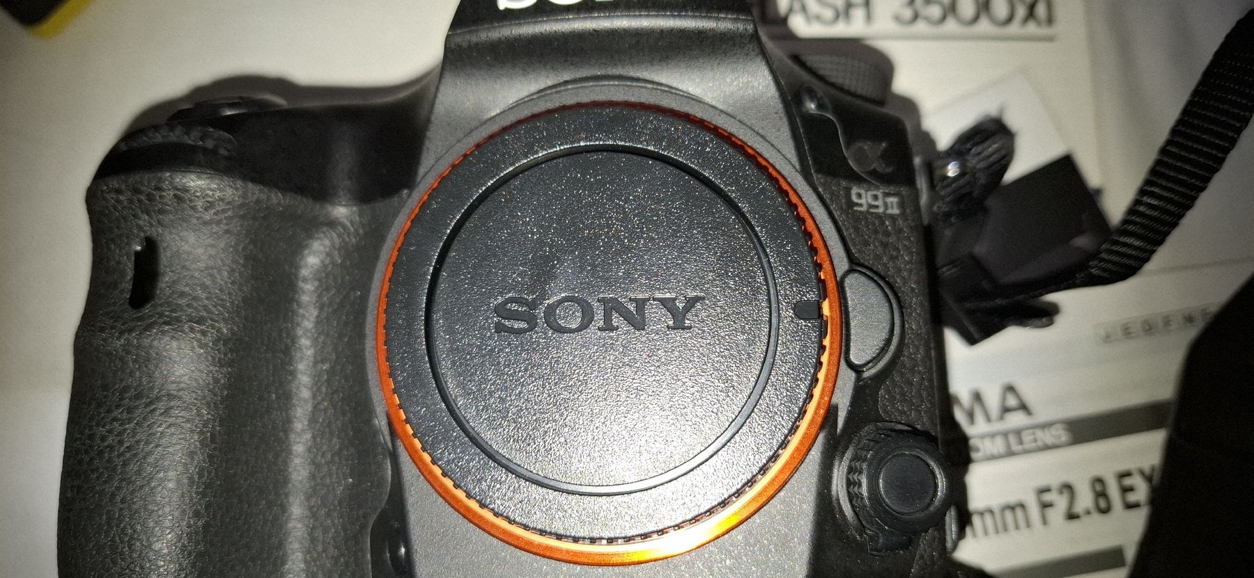 Sony Appareil photo: Sony Alpha  99 M2  Mit Seitenhalterung Versand+Verpackung – D'occasion à Chur par Giffa-04-06