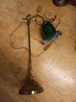 Grüne Vintage Tischlampe mit Messingfuss, Top Zustand