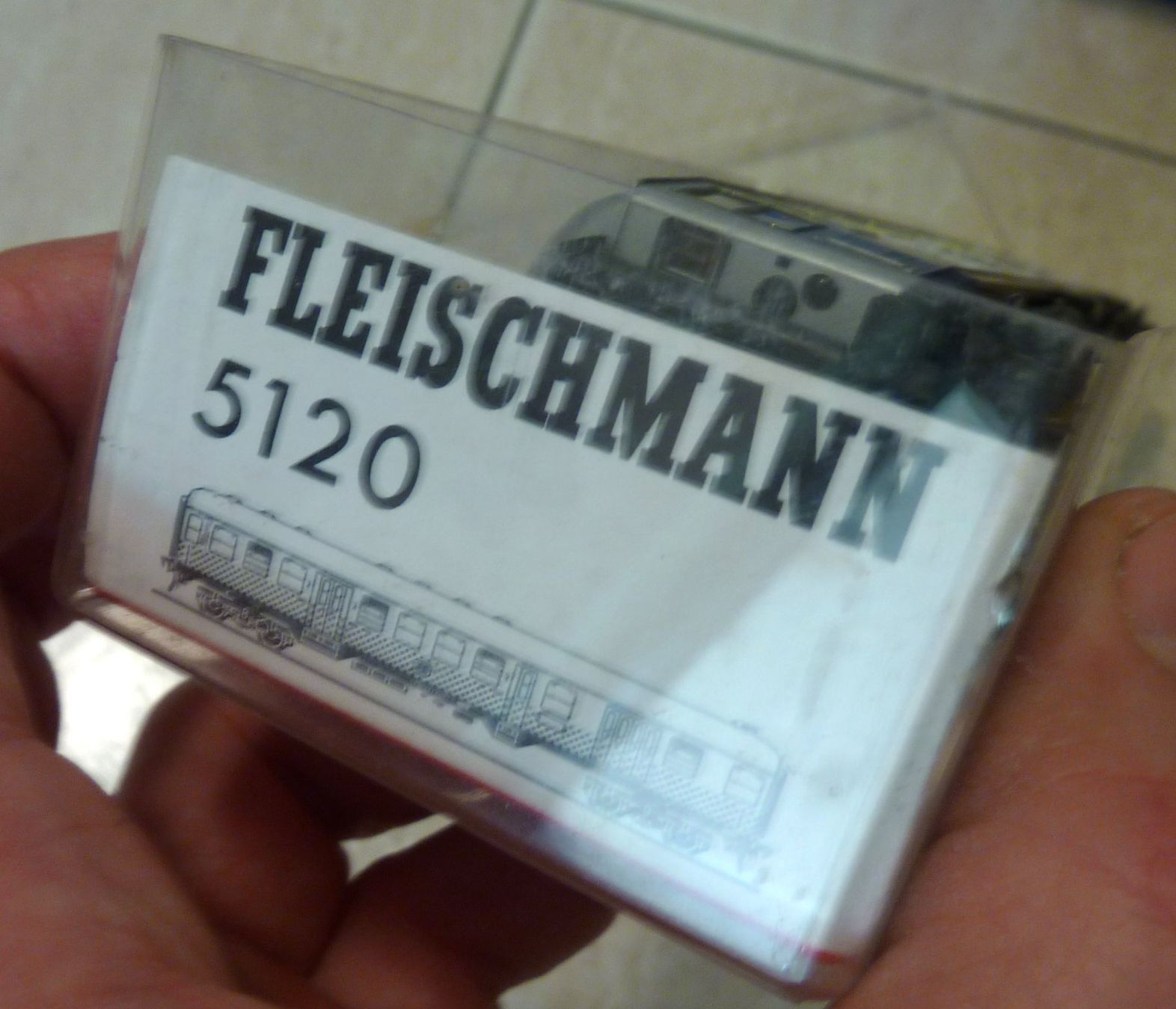FLEISCHMANN VOITURE VOYAGEUR - ECHELLE H0 1/87 EUR 7,50 - FR