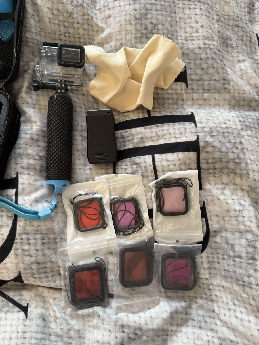 Videocamere: GoPro Hero 7 Black + Kit plongée complet + 6 filtr – Usato da Courfaivre venduto da Mynouche12 2