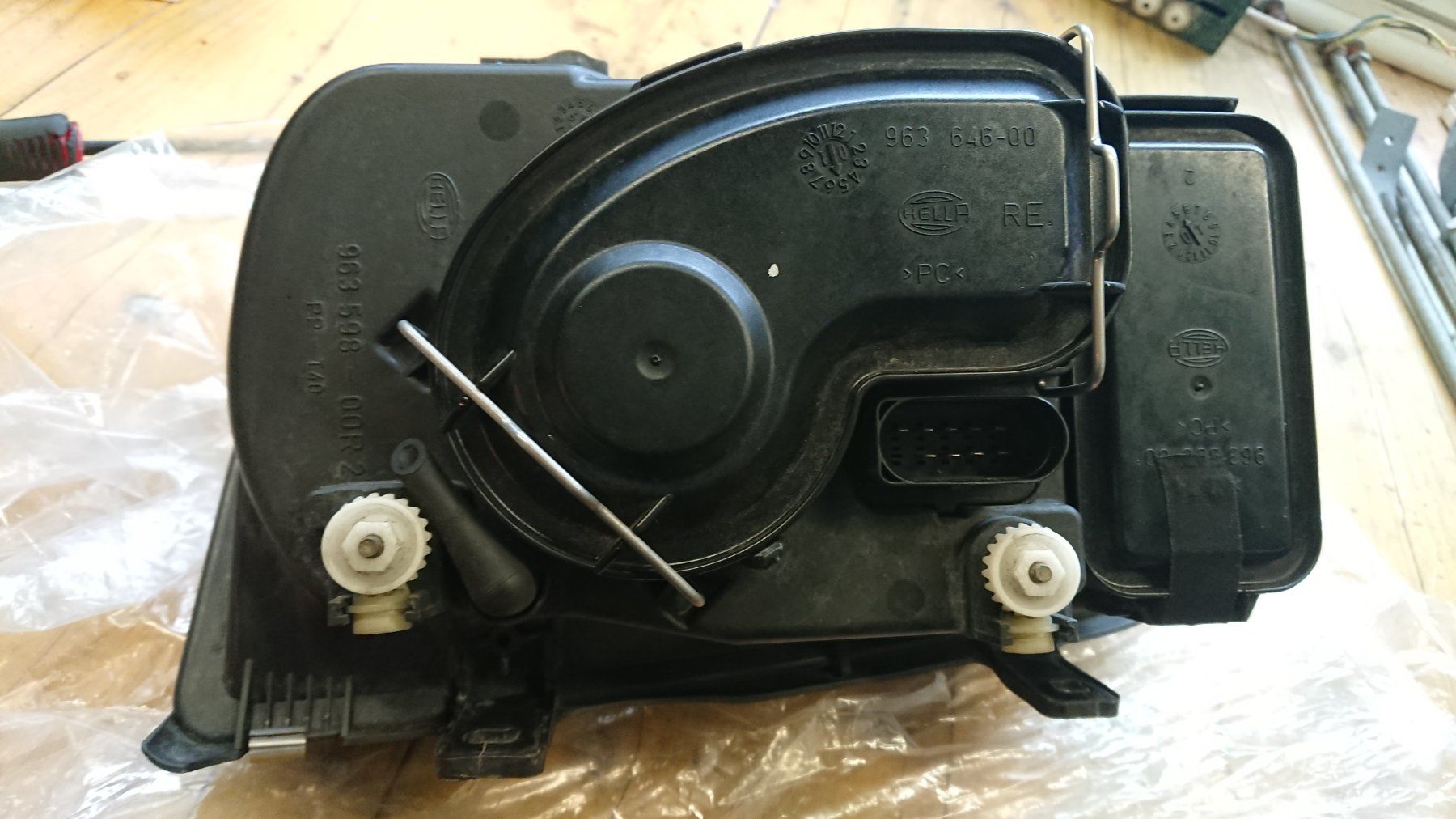 VW Fari: Scheinwerfer Rechts VW Bora – Difettoso da Oeschenbach venduto da maximiliano76 1