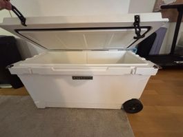 Cater Gator Kühlbox, Top Zustand, benützt110 Liter Rollen