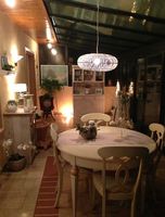 Table Roche Bobois clair avec 4 chaises refaites + rallonge