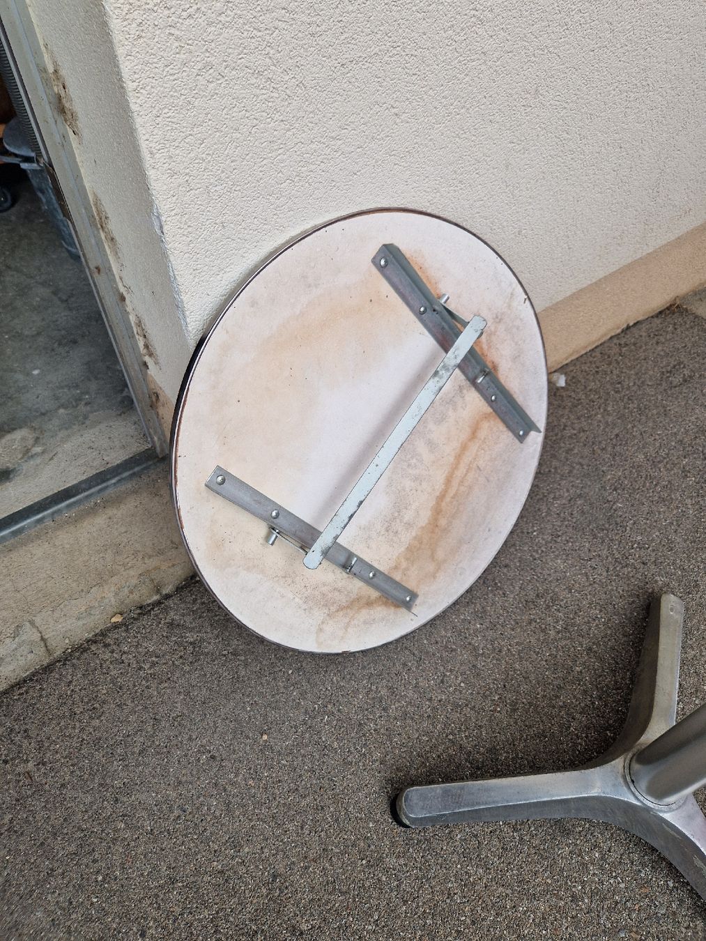 Tavoli: Runder Gartentisch mit Edelstahl-Look, Durchmesser 60cm – Usato da Mörigen venduto da Clio111 2