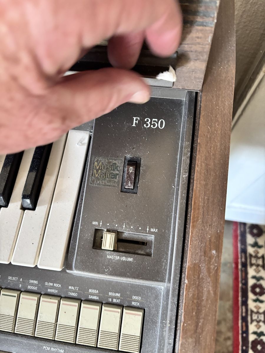 Strumenti musicali: Vintage Farfisa Organ – Usato da Bern venduto da ptn01 2