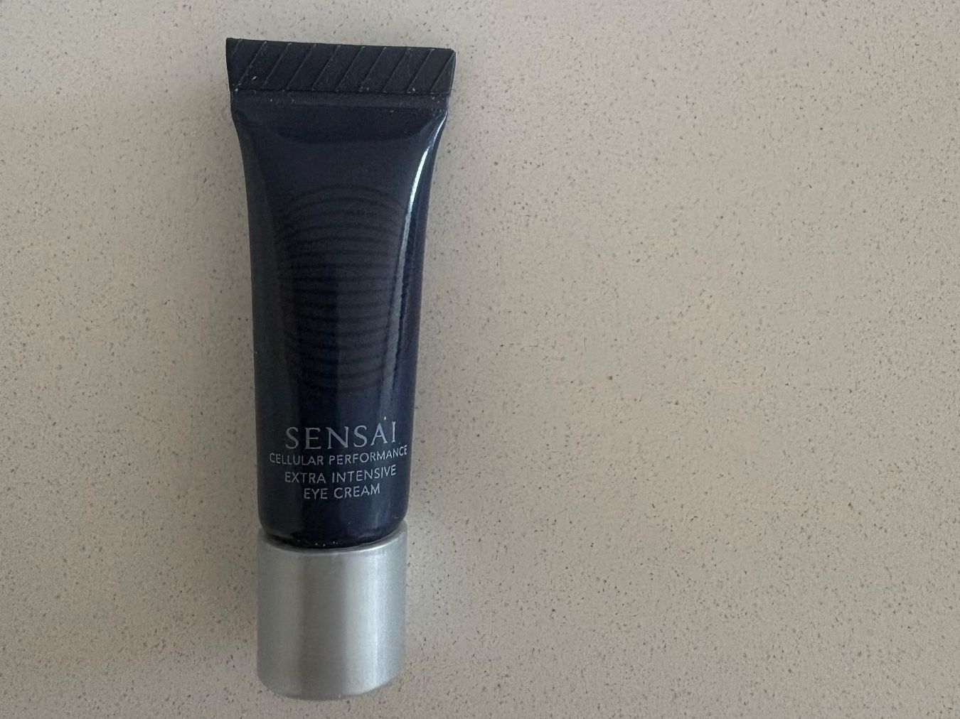 Sensai Cura del viso: Sensai Cellular Performance Extra Intensive Eye Cream 2ml – Nuovo e nell'imballaggio originale da Wohlen AG venduto da kissne4