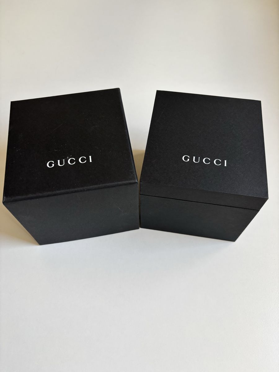 Gucci Orologi: Montre Gucci – Nuovo e nell'imballaggio originale da La Chaux-de-Fonds venduto da Titine. 1