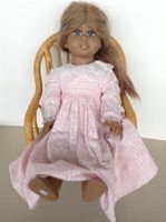 Original Heideland Spielpuppe mit Peddigrohrstuhl