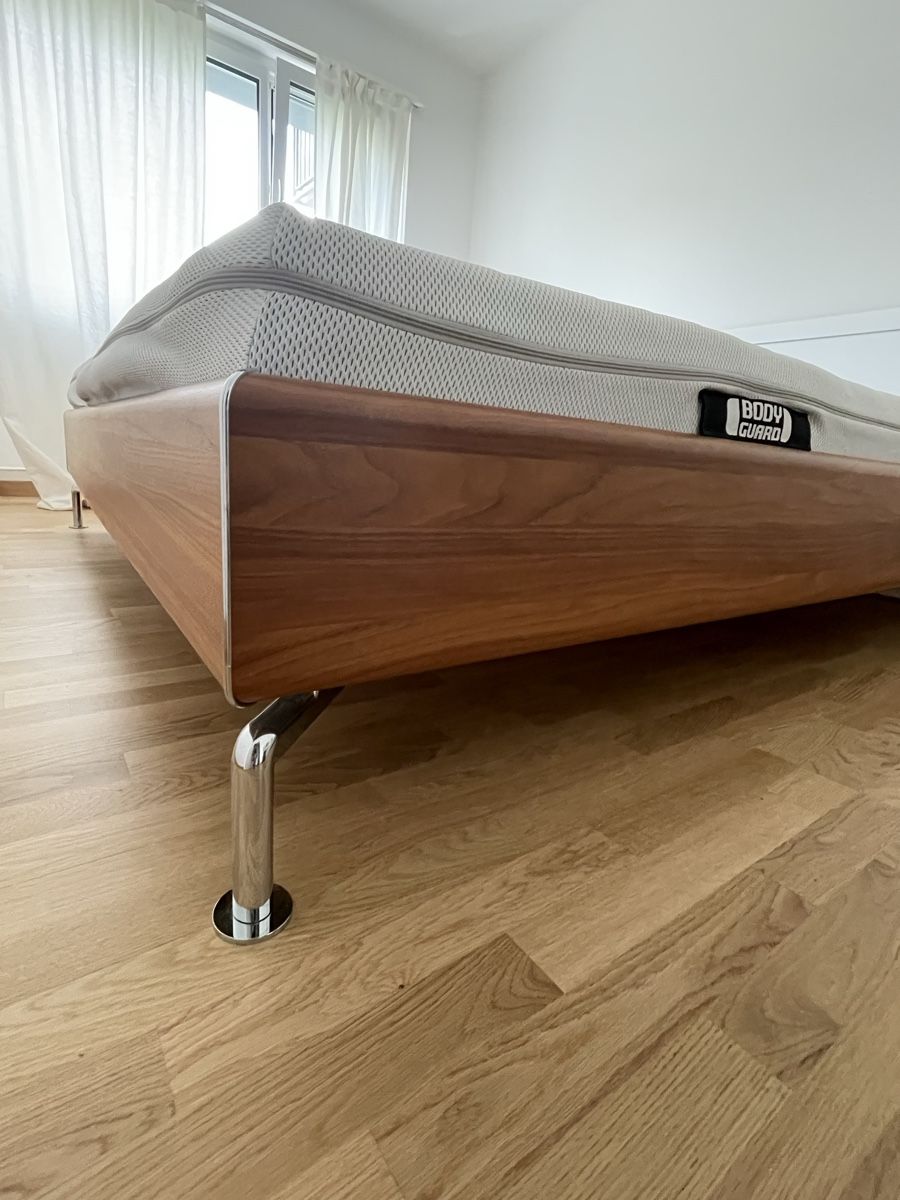 Letti: 210x200 Bett aus Kernnussbaum – Usato da Adliswil venduto da fabienne1234567 1