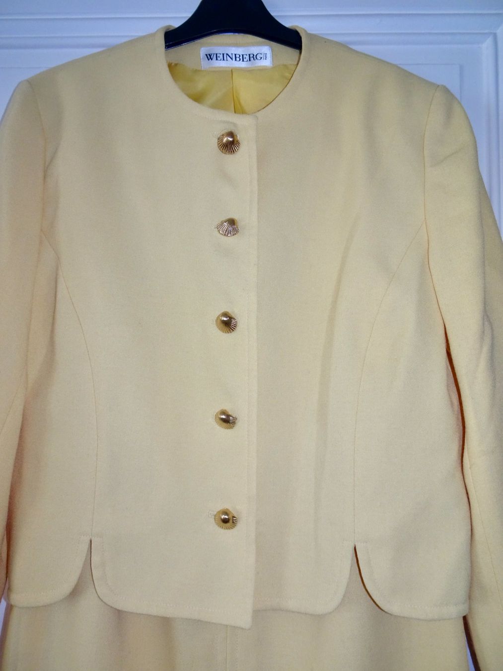 Completi & Tailleur: Ensemble tailleur jaune pâle chic Weinberg – Usato da Châtelaine venduto da Gio54321 2