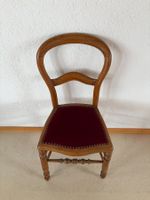 Antiker Stuhl, Holzstuhl mit rotem Sitz, Vintage Style