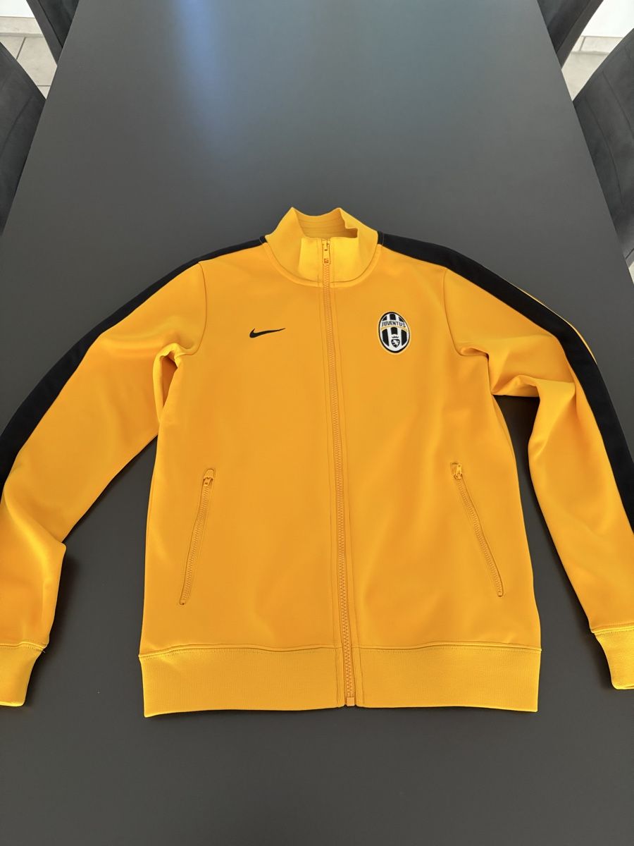 Nike Jacken: Original Damen Juventus Trainerjacke  – Gebraucht aus Niederlenz von fed_y5mw