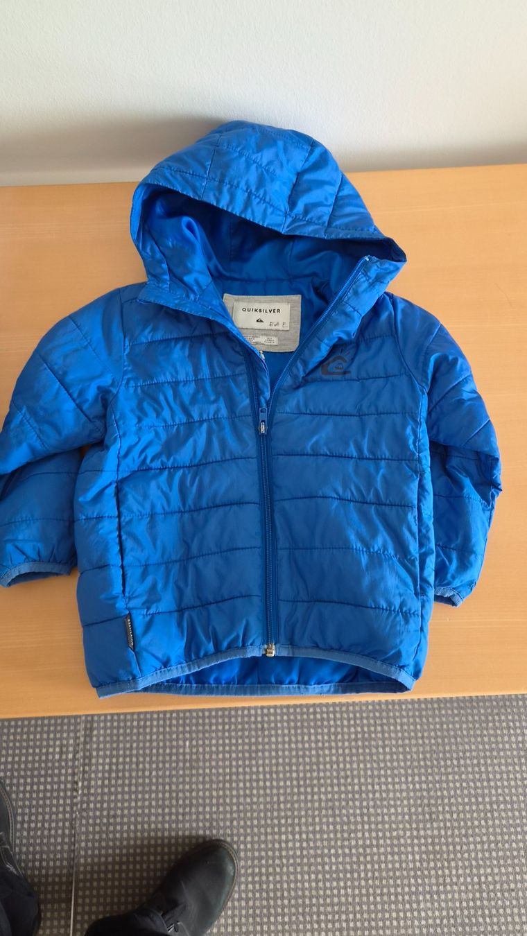 Lotti di vestiti: 2 Anoraks / doudounes, taille 104 - PN: CHF 74.95 – Usato da Goumoens-la-Ville venduto da cfaIII 2