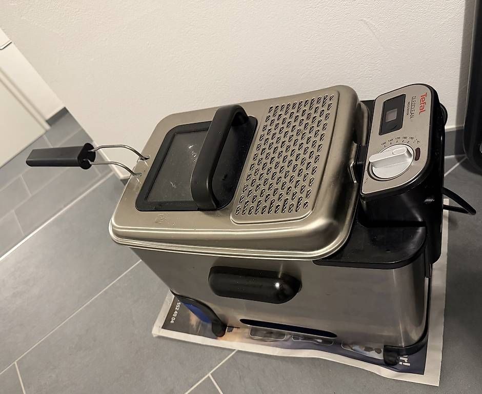 Küchengeräte: Tefal Fritteuse Oleoclean – Gebraucht aus Neuhausen am Rheinfall von Goofy567