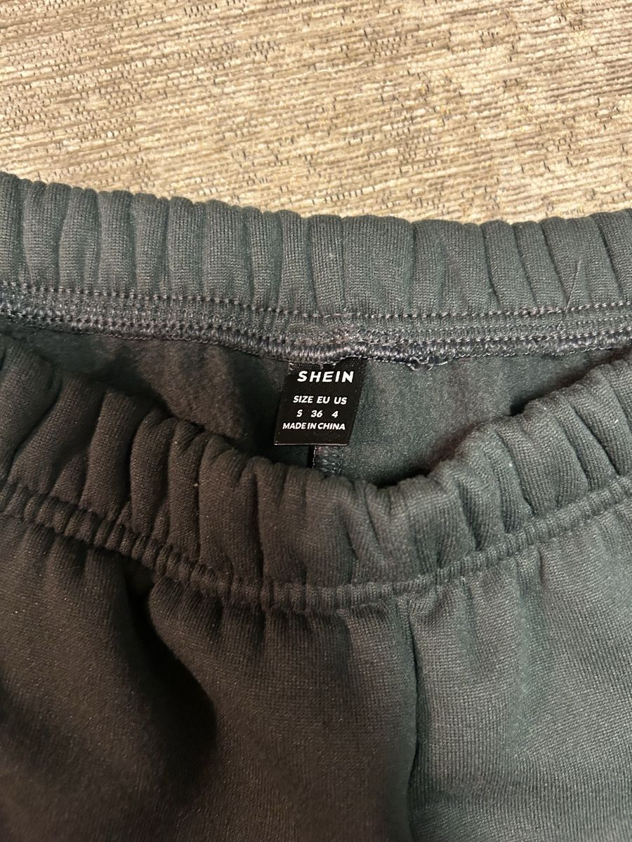 Shein Pantaloni: Jogging épais large gris shein, taille S – Nuovo (secondo la descrizione) da St-George venduto da elena27 2