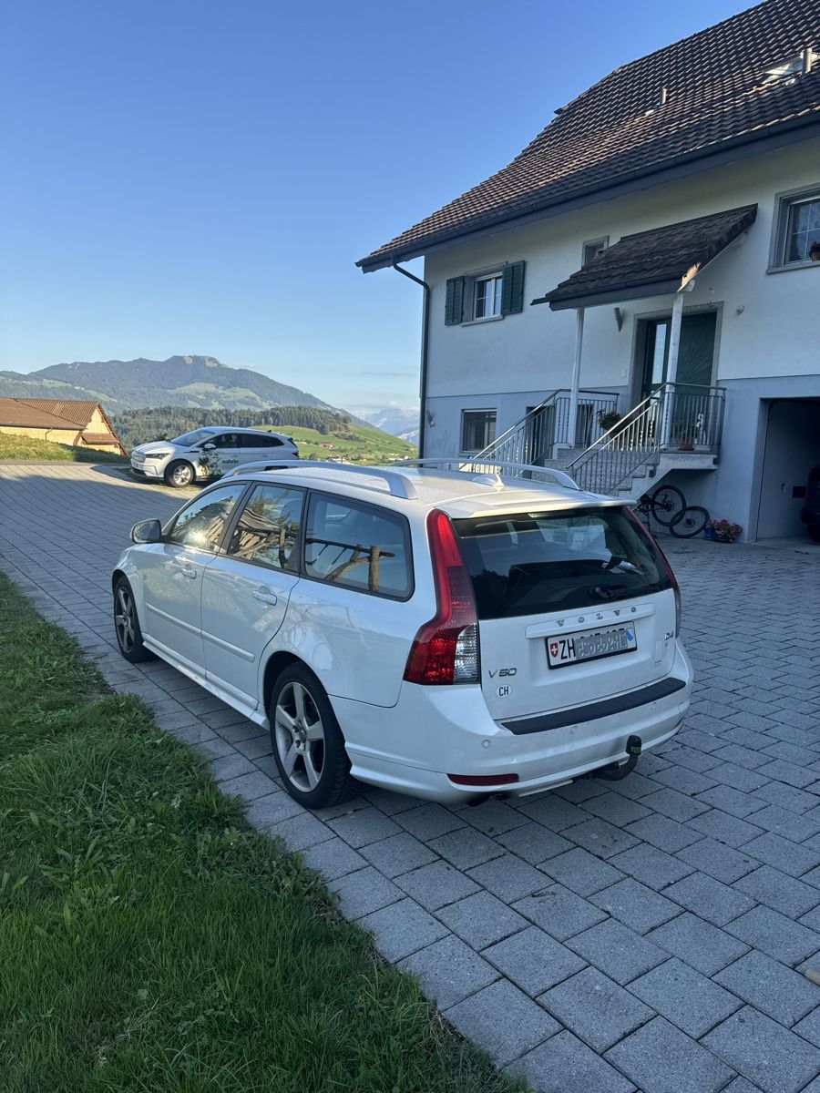 Volvo Automobili: Volvo V50 D4 R-Design 2012  – Usato da Zürich venduto da 805_gms5 4