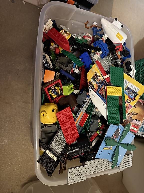 Spielzeuge: Grosse Lego Kiste gemischt (Technic, Star Wars) – Gebraucht aus Oberägeri von Tizwei