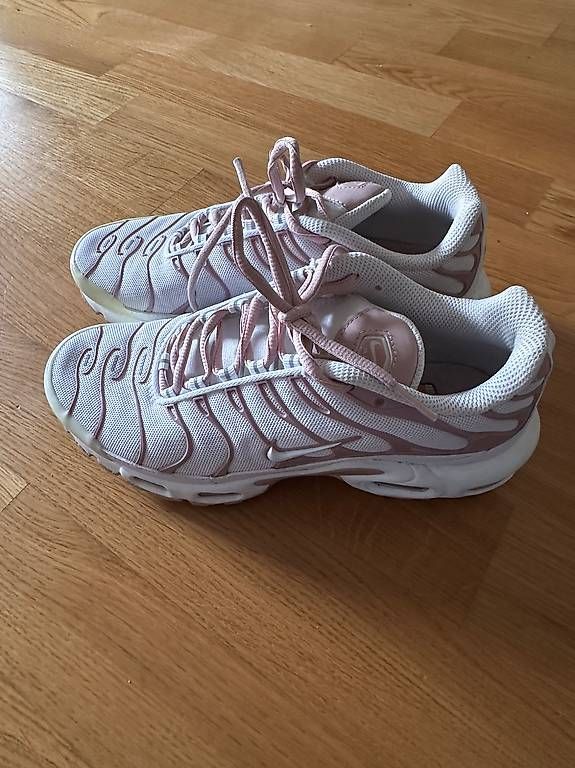 Damenschuhe: Weiss-rosa Nike TN, Gr. 38 – Gebraucht aus Bern von Nuriaanouk