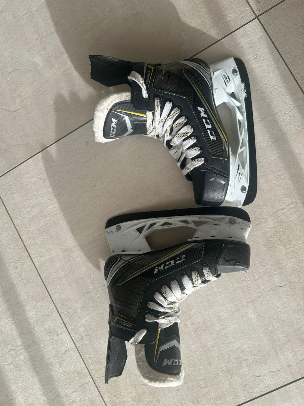 Ccm Pattini da ghiaccio: Patin CCM 9060 – Usato da La Chaux-de-Fonds venduto da Adridri13 2