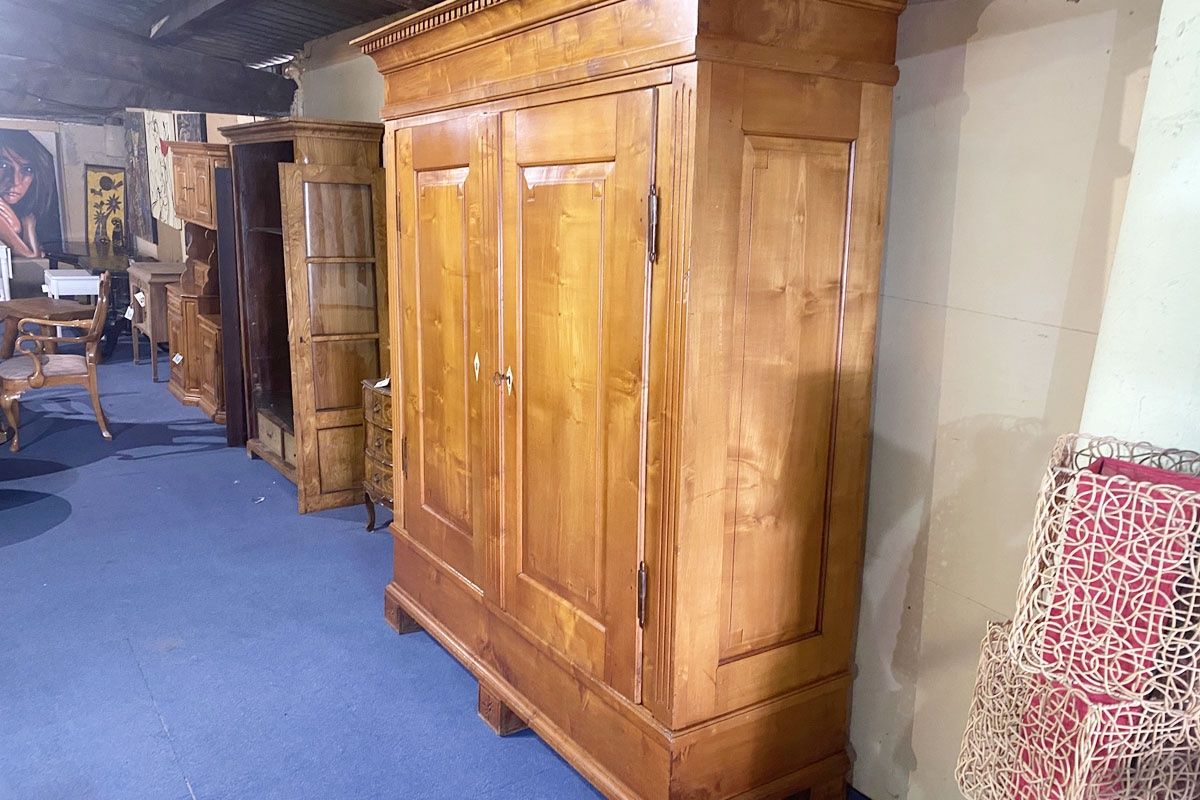 Armadi: Riesiger alter Holzschrank – Usato da Ballwil venduto da ClassicGallery 1