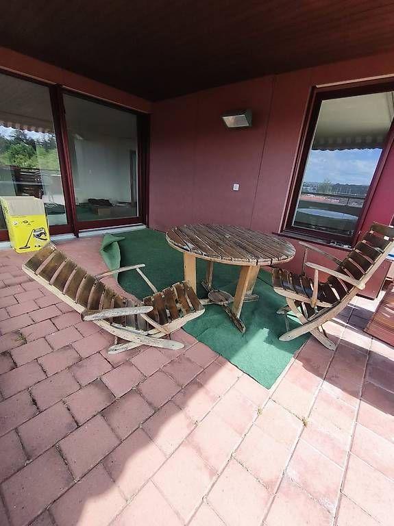 Set de table et chaises: Gartentisch mit 2 Sitz-/Liegestühlen  CHF 30. – D'occasion à Uetikon am see par InfiCa