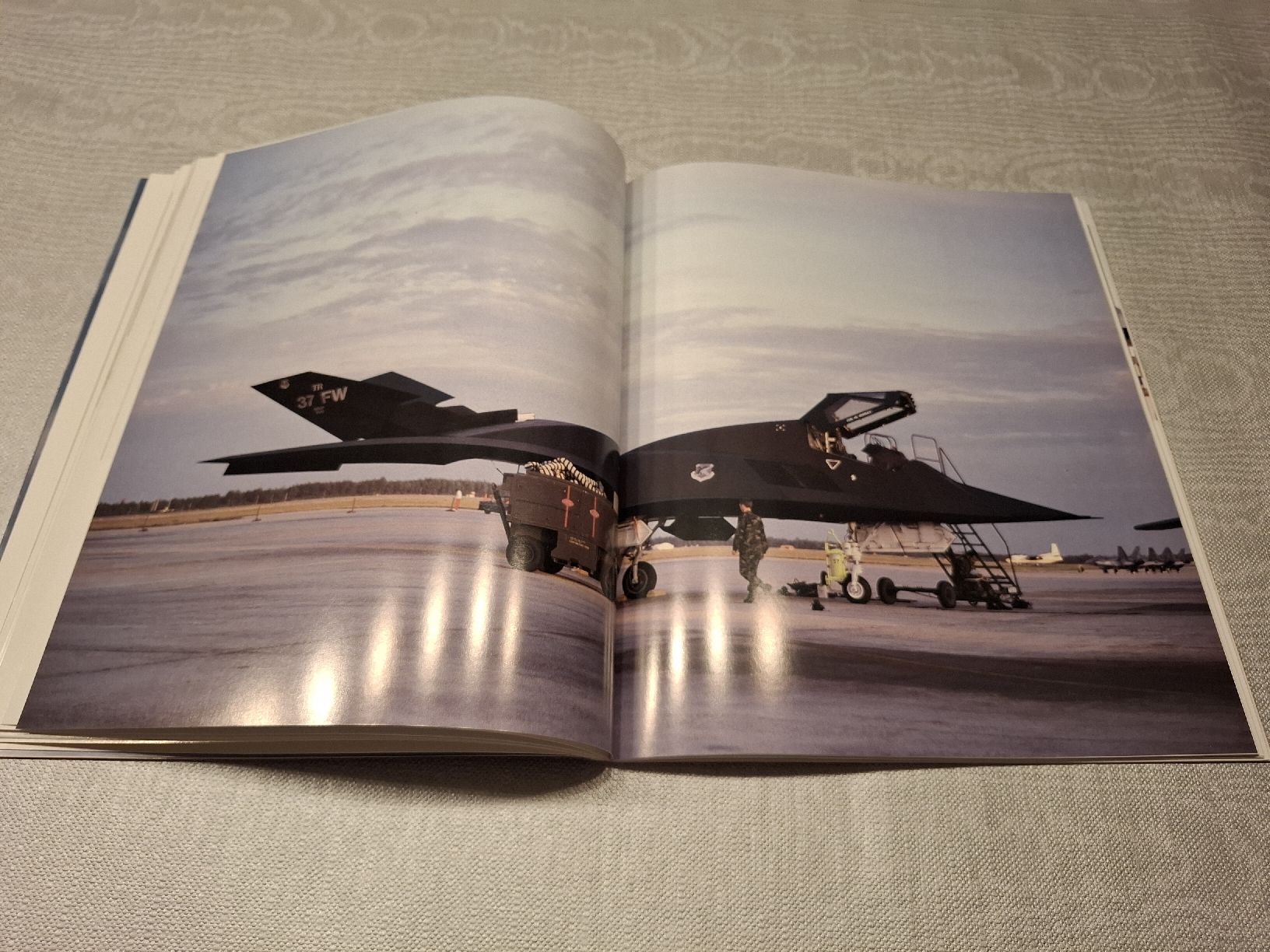 Libri: Buch America's Stealth Fighters and Bombers – Usato da Bäretswil venduto da Galada 4