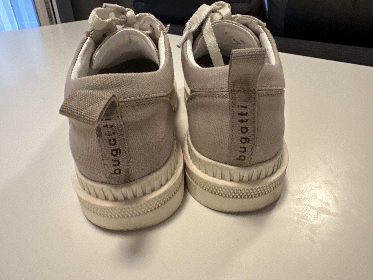 Bugatti Scarpe da donna: Bugatti Sneaker Grösse 40 grau Canvas Turnschuhe 40 – Usato da Rheinfelden venduto da DIY-Swiss 3