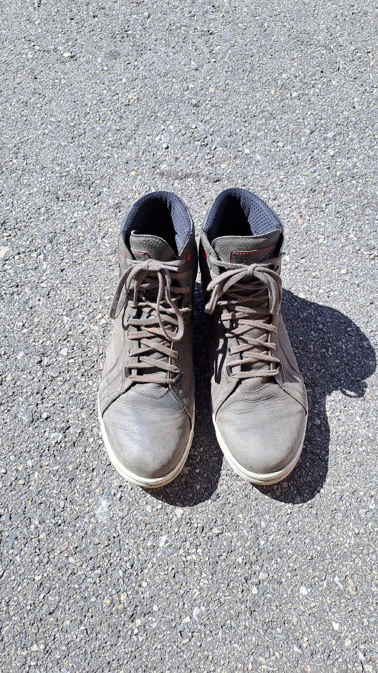 Scarpe da uomo: Chaussures de moto taille 43 – Usato da La Chaux-de-Fonds venduto da modivany 1