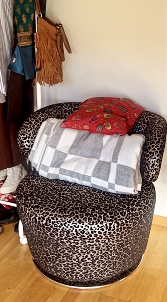 Sedie: Furniture/ Leopard Print Swivel Chair – Nuovo (secondo la descrizione) da Zürich venduto da par_75cp 3