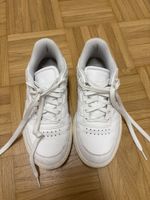 Weisse Sneakers von Adidas