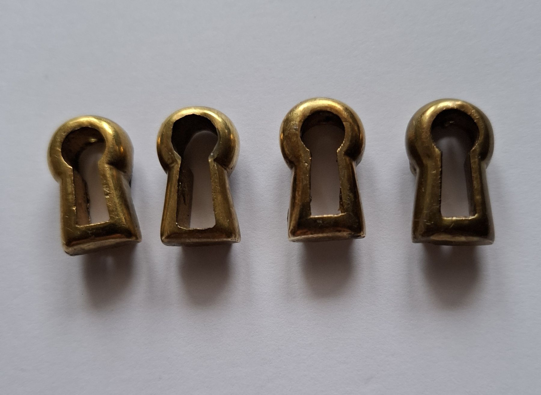 Chiavi: 4 Stück Keyhole Antik, Messing – Usato da Dietikon venduto da Hirschkopf 8