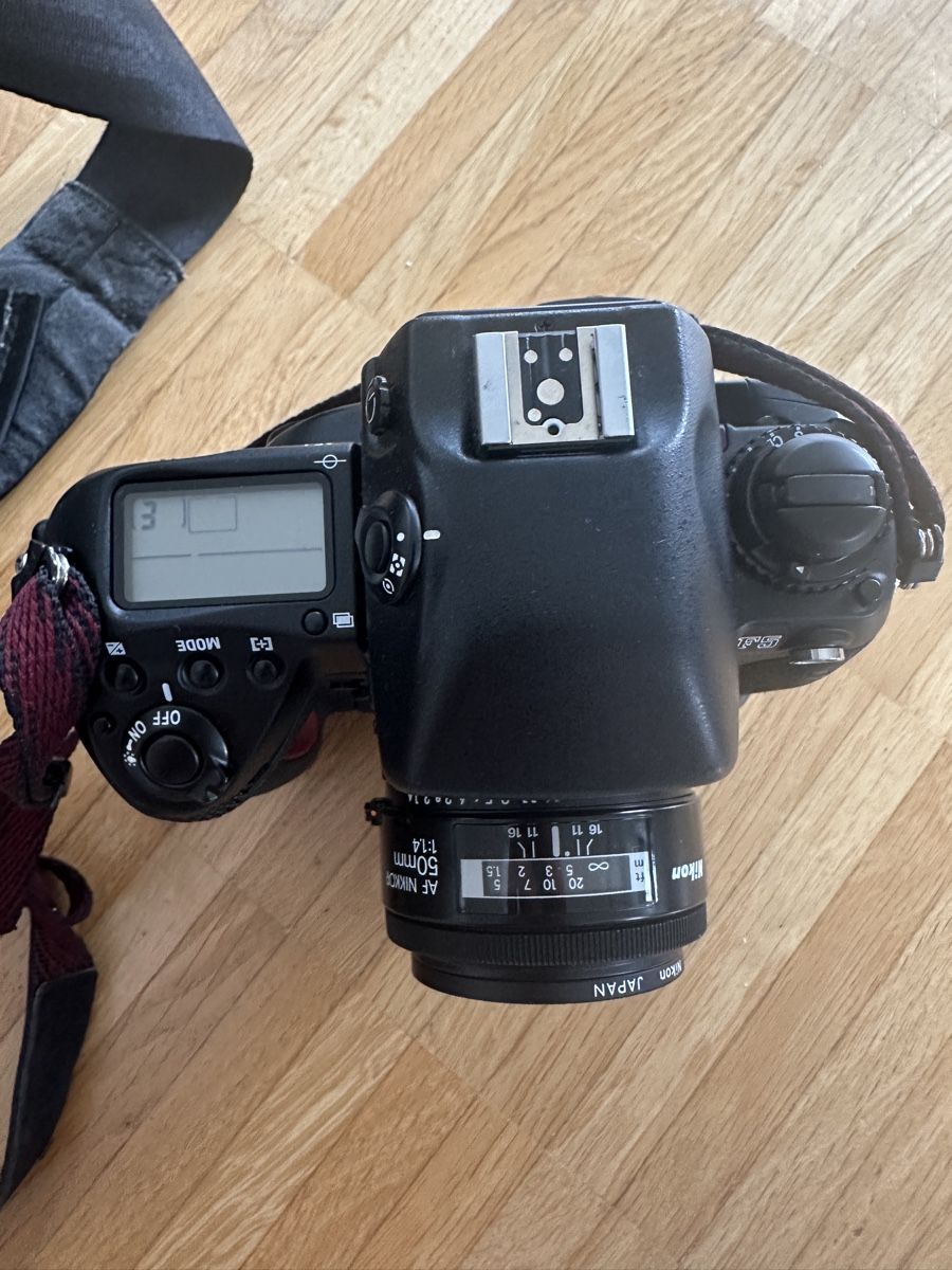 Nikon Fotocamera: NIKON F5 (flash + 50mm + accessoires) – Usato da Onex venduto da whoiselijah 5