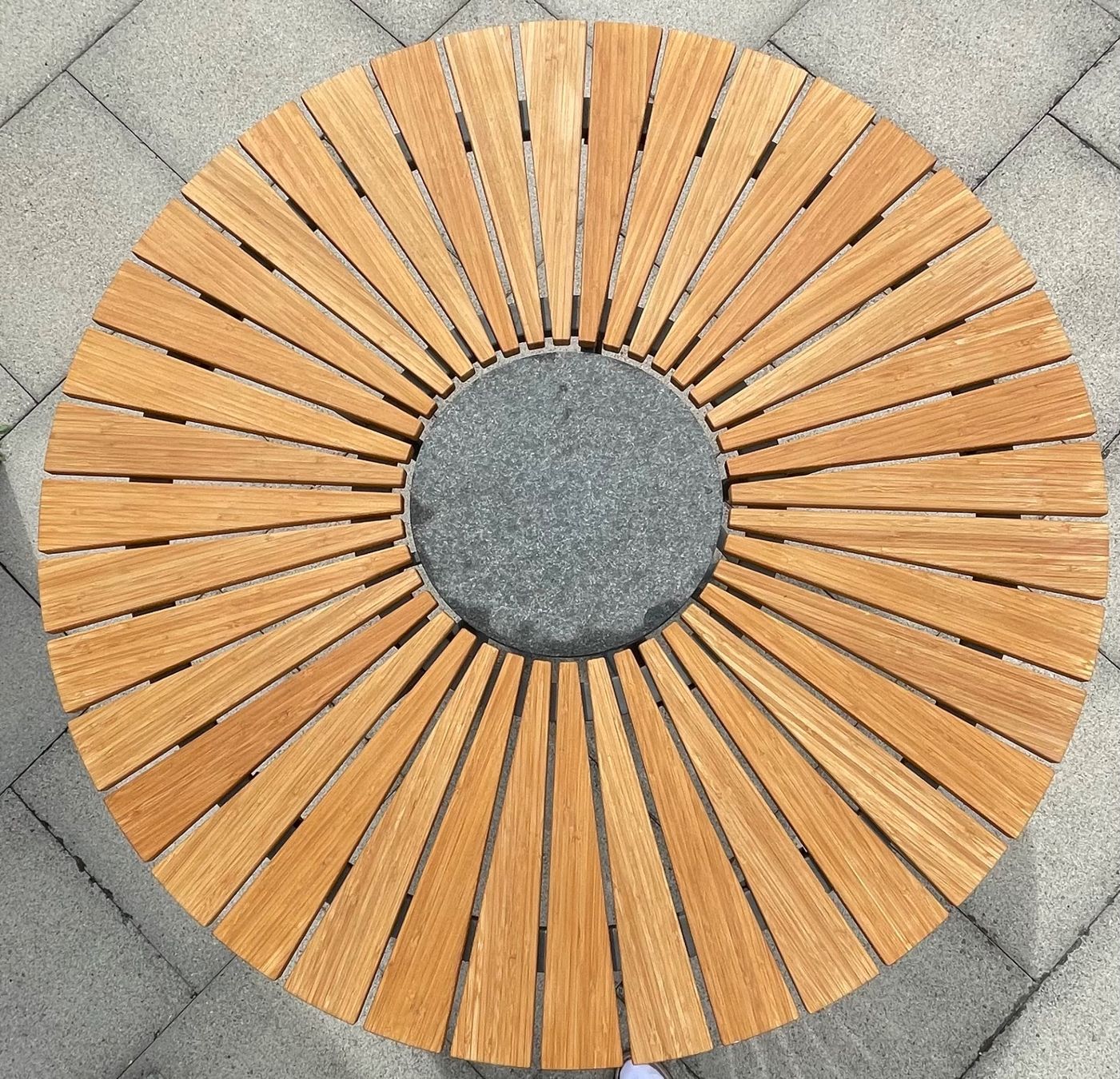 Houe Tische: HOUE Gartentisch CIRCLE - Mobitare – Gebraucht aus Küssnacht am Rigi von  5