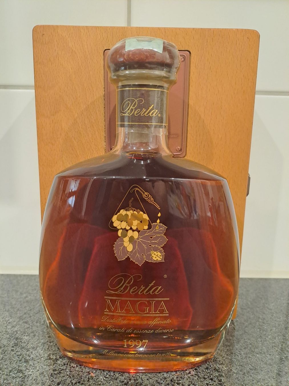 Berta Bevande alcoliche: Berta Grappa Maggia 1997 mit OHK – Nuovo e nell'imballaggio originale da Elsau venduto da Kellerraeumung 2
