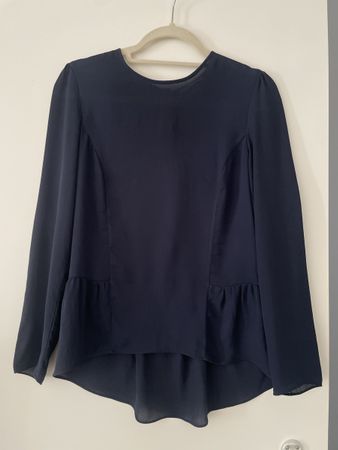 Chemisier bleu foncé H&M, élégant et tendance!