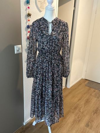 Langarmkleid mit Blumenmuster und Unterrock von C&A Gr. 34