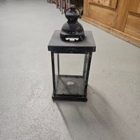 Laterne aus Metall und Glas