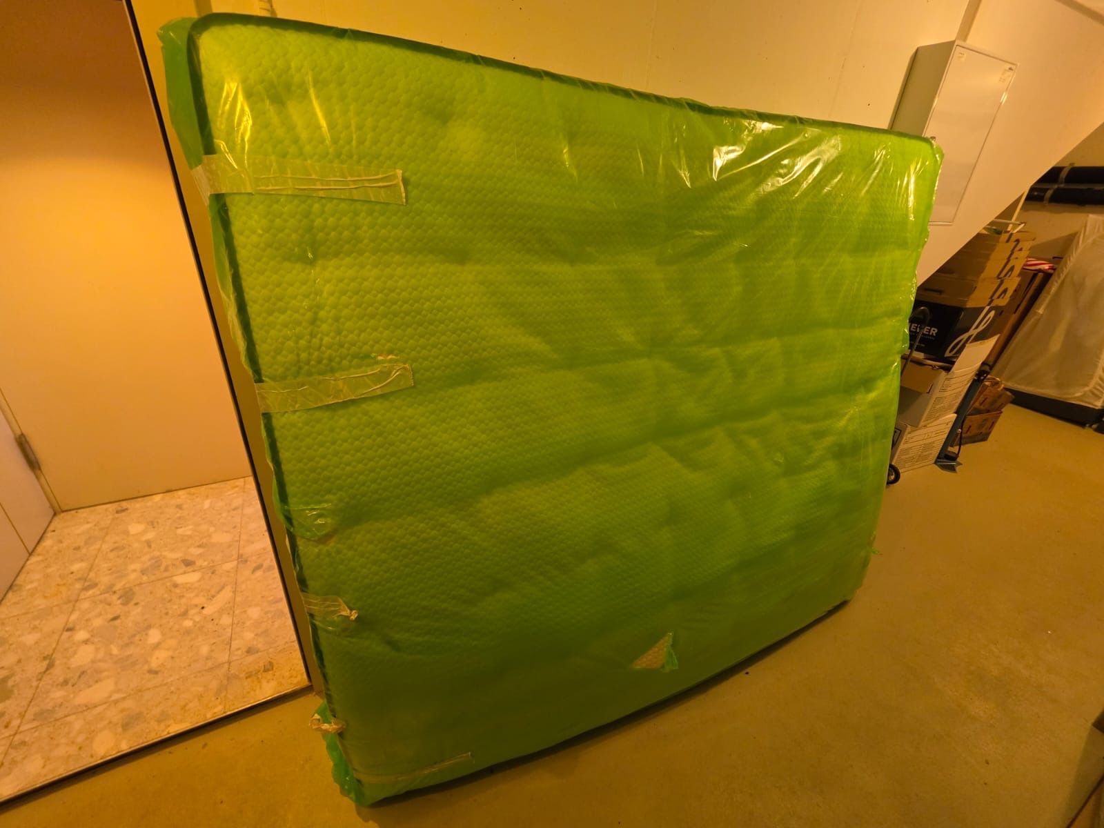Matratzen: Matelas King Size en excellent état. – Gebraucht aus Riehen von alm_55fz 2