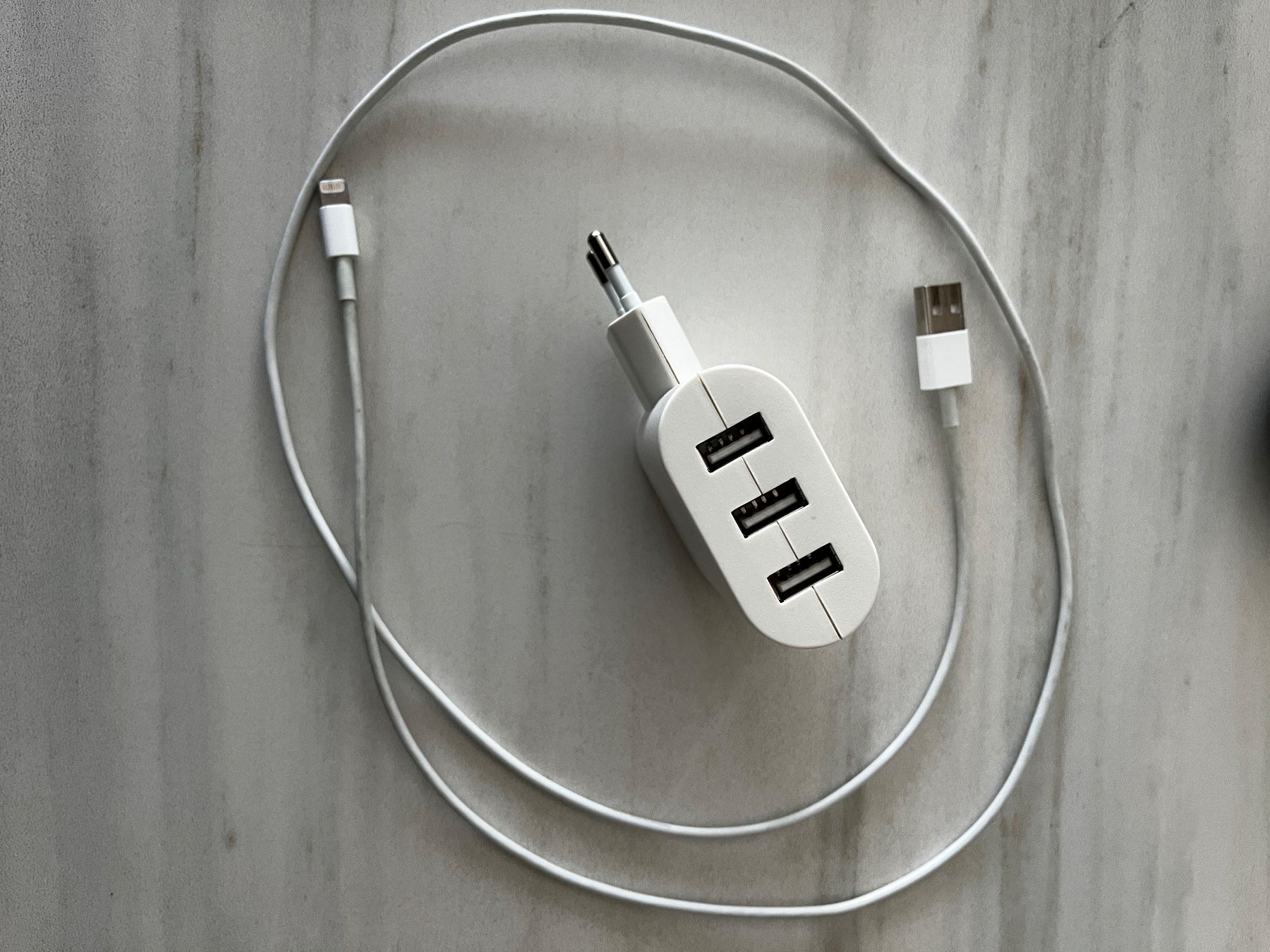 Apple Caricabatterie: Ikea Ladegerät 3xUSB inkl. Apple Lightning Ladekabel – Usato da Scherzingen venduto da Afridolin53 1