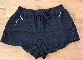 Leichte Shorts / Gr. M