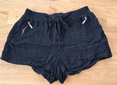 Leichte Shorts / Gr. M