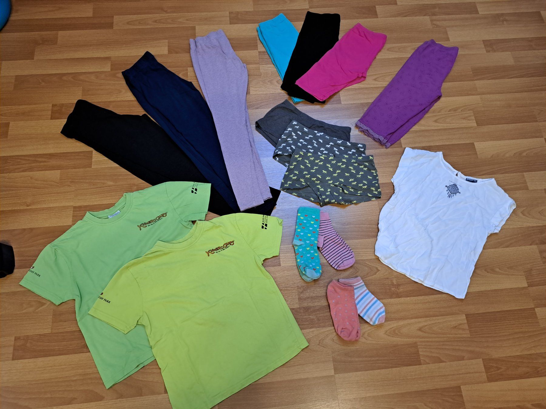 Lotti & Set di vestiti: Kleiderpaket Grösse 140 – Usato da Birrhard venduto da Pry