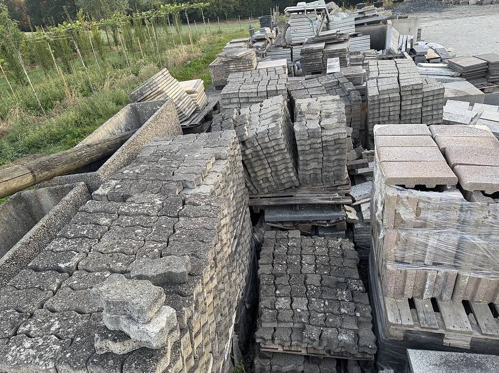 Pietre & tegole: Betonprodukte – Usato da Giffers venduto da Mr.Dopeman 3