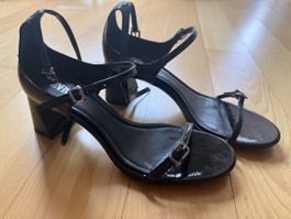Damensandalen ZARA schwarz lackiert mit Absatz Grösse 38 neu