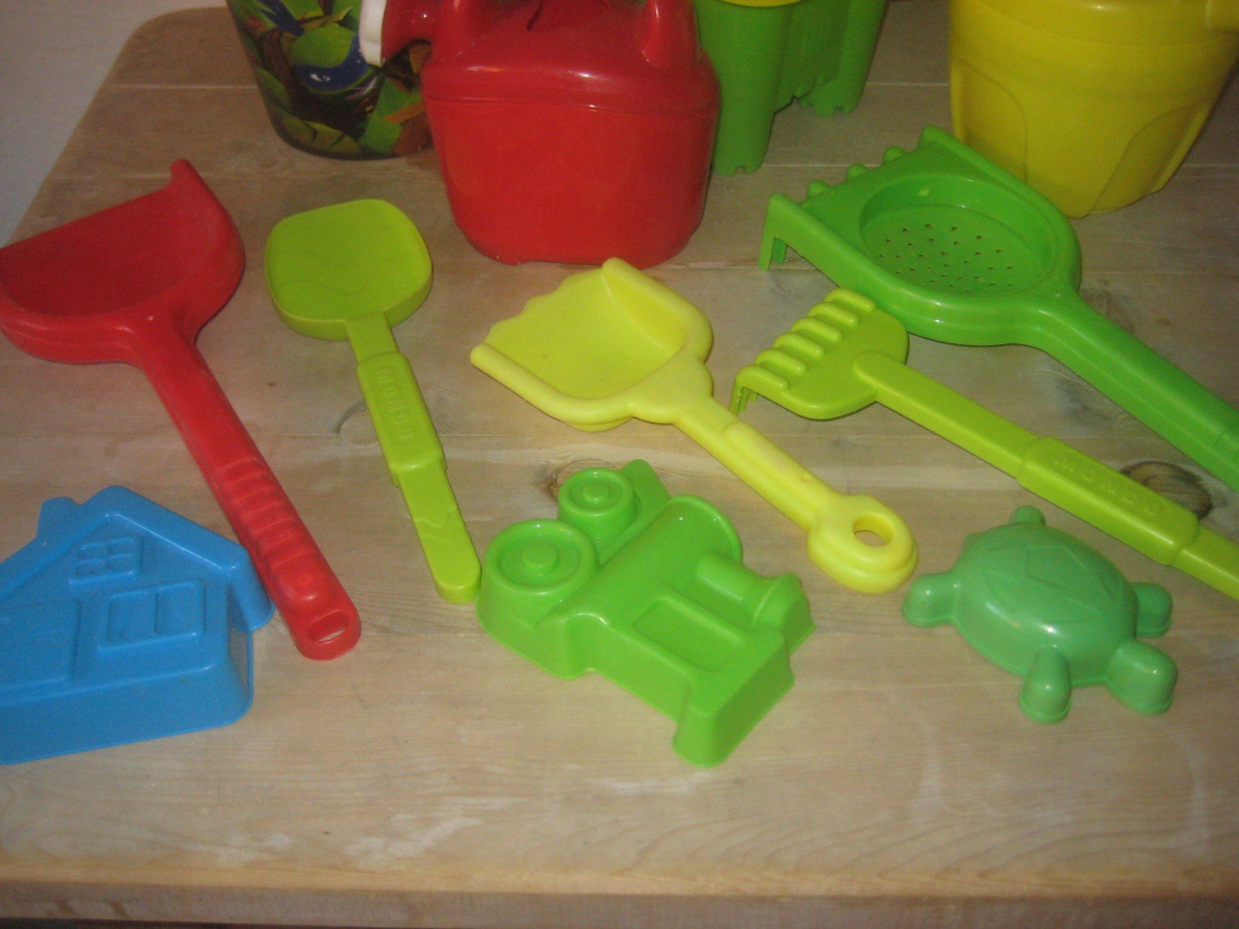 Jouets: KINDER    SANDSPIELZEUG – Neuf (Voir description) à Uster par flocke1 2